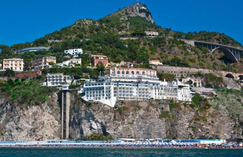 a building on the side of a mountain at Lloyd's Baia Hotel in Vietri sul Mare