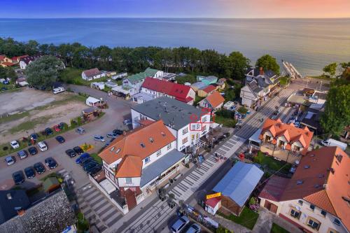 an overhead view of a small town by the water at Apartament Nordic in Trzęsacz