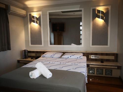 Säng eller sängar i ett rum på Brasilia Parque Hotel
