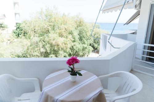 Sea Kiato Apartmentにあるバルコニーまたはテラス