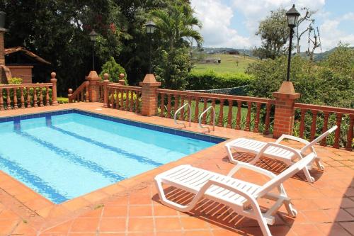 Hermosa Finca "Rancho 4Js"の敷地内または近くにあるプール