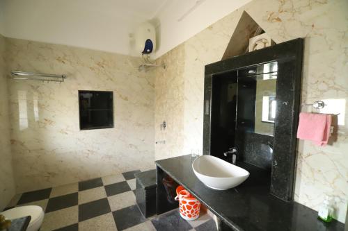 Koupelna v ubytování Chanod Haveli