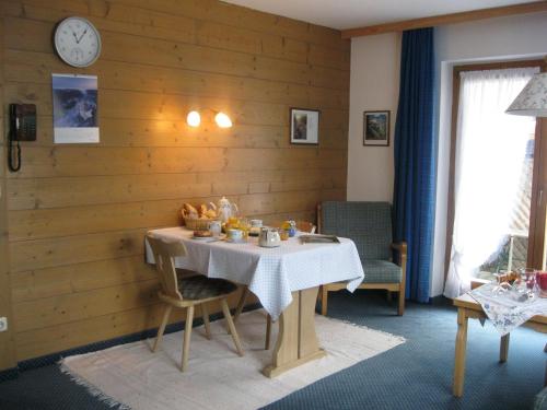 Galeriebild der Unterkunft Ferienapartmenthaus Hubertushof in Mittenwald