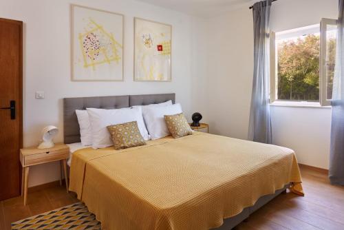 En eller flere senge i et værelse på Villa Majavec