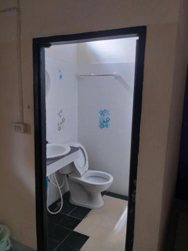 a bathroom with a toilet and a sink at Tanyahouse in Chiang Rai