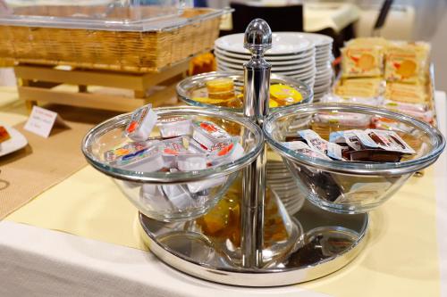 a tray with two bowls of candy on a table at Hotel Grifone in Principina a Mare