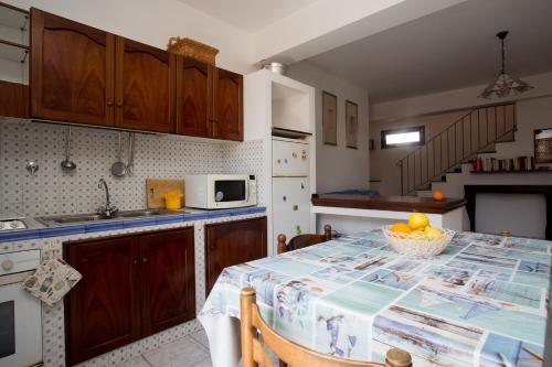 A kitchen or kitchenette at La Bitta