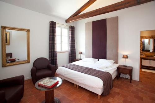 Postel nebo postele na pokoji v ubytování Gîtes la Vernède