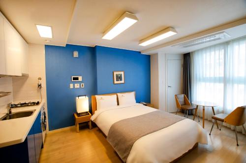 Vuode tai vuoteita majoituspaikassa Plea De Blanc Hotel & Residence