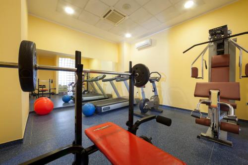 Posilňovňa alebo fitness centrum v ubytovaní Hotel Kristal - Liburnia