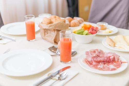 Makanan di atau berdekatan hotel