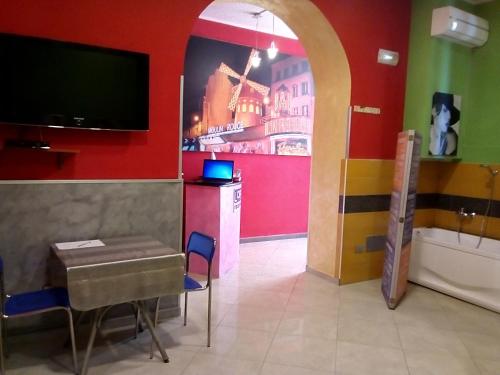 Televisyen dan/atau pusat hiburan di Lorenzo B&B