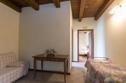 a living room with a couch and a table at Agriturismo L'Antico Frutto in Premilcuore