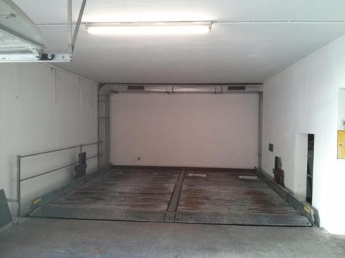 an empty garage with a large projection screen in it at Hotel Alt-Ringlein in Bamberg