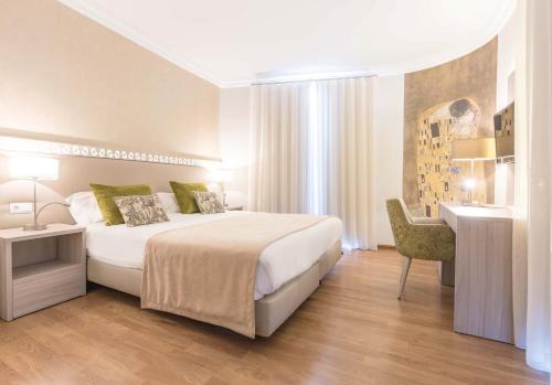Postel nebo postele na pokoji v ubytování Loule Jardim Hotel