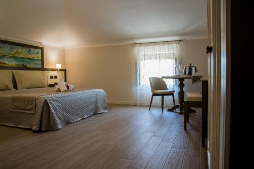 a bedroom with a bed and a table and a desk at Tenuta d'Ausilio in Vairano Patenora