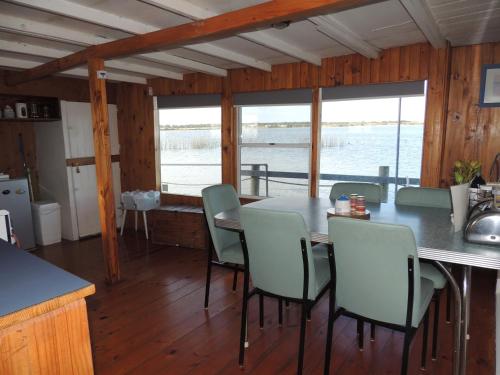 Gallery image of PS Federal Retreat Paddle Steamer Goolwa in Goolwa