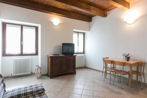 a living room with a table and a tv at Agriturismo L'Antico Frutto in Premilcuore