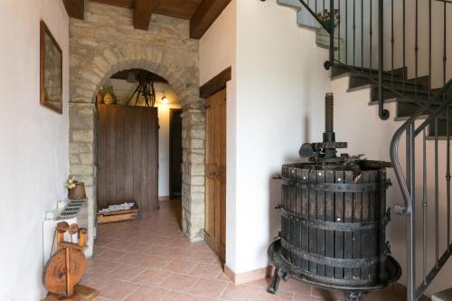 a hallway with a wooden door and a wooden barrel at Agriturismo L'Antico Frutto in Premilcuore