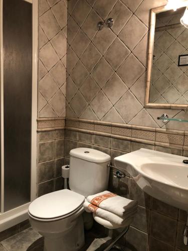 Un baño de Hostal Pey