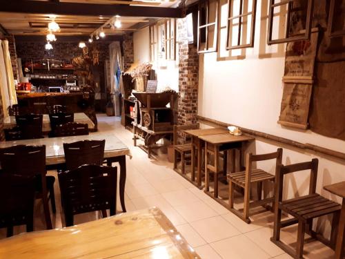 Restoran atau tempat makan lain di SuWaNa