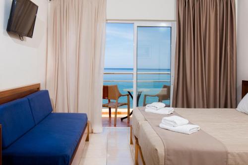 Ένα ή περισσότερα κρεβάτια σε δωμάτιο στο Sunny Bay Hotel