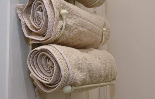 a bunch of towels on a towel rack at Dale Street Apartments Suite in Leamington Spa