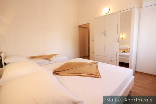 Ένα ή περισσότερα κρεβάτια σε δωμάτιο στο Apartmani Matija