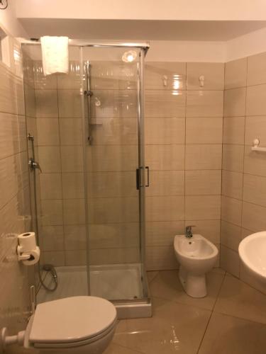 a bathroom with a shower and a toilet and a sink at B&B Villa sul Mare in Melito di Porto Salvo