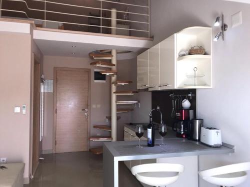 Kuchyň nebo kuchyňský kout v ubytování Villa Jani Top Floor Suite