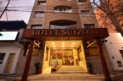 a hotel sukhothai sign in front of a building at Hotel Suizo in Neuquén