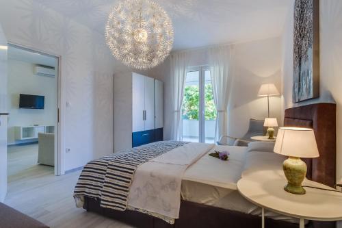 Un pat sau paturi într-o cameră la Cuore di Milka Apartments