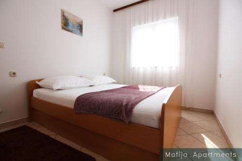 Ένα ή περισσότερα κρεβάτια σε δωμάτιο στο Apartmani Matija