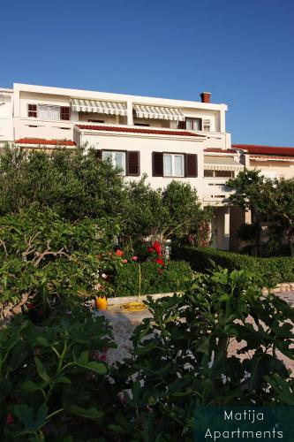 Κήπος έξω από το Apartmani Matija