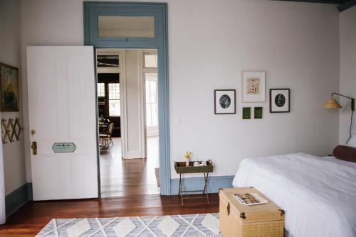 Letto o letti in una camera di Carr Mansion