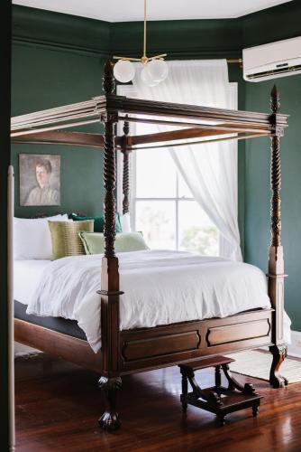 Letto o letti in una camera di Carr Mansion