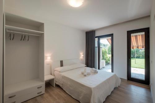 Giardino sul Garda tesisinde bir odada yatak veya yataklar
