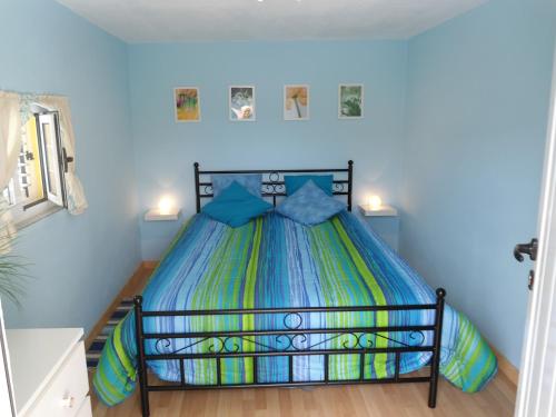 Tempat tidur dalam kamar di Casa Amarela - Região do Douro