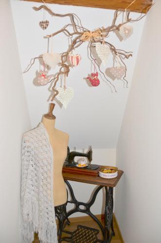 a mannequin next to a table with a tree branch at La Parenthèse in Kaysersberg
