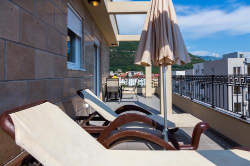 Un balcón o terraza de Al Mare apartments Budva