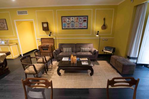a living room with a couch and a table and chairs at Caruso Place Boutique & Wellness Suites in Naples