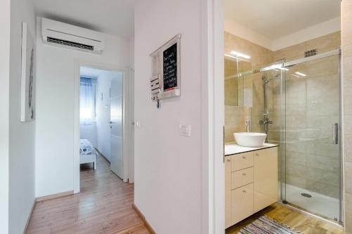 Koupelna v ubytování Apartment Skadenca