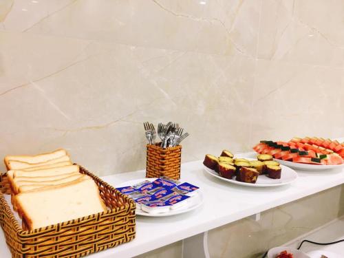 Makanan di atau berdekatan hotel