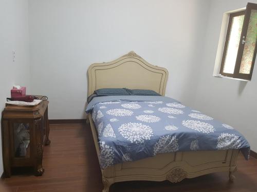 Una cama o camas en una habitación de The Castle Stay