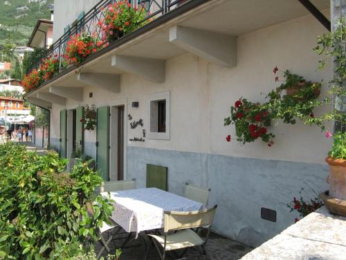 Ein Balkon oder eine Terrasse in der Unterkunft Appartamento La fontanella