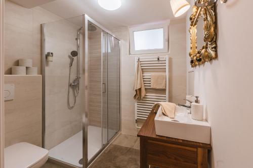 Kylpyhuone majoituspaikassa Apartma Amelie with Hot Tub