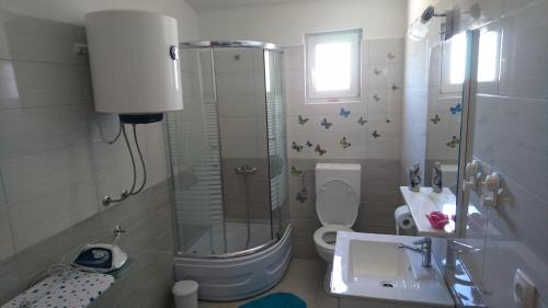 Vonios kambarys apgyvendinimo įstaigoje apartman vuleta