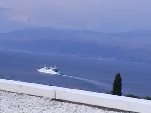 a boat in the water in the ocean at Apartmani Vesna Supetar in Supetar