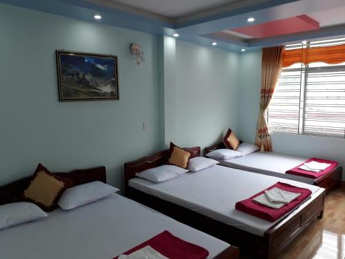 Ліжко або ліжка в номері Binh Minh Hostel