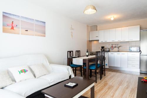 Kuchyňa alebo kuchynka v ubytovaní Marina House Corralejo Center